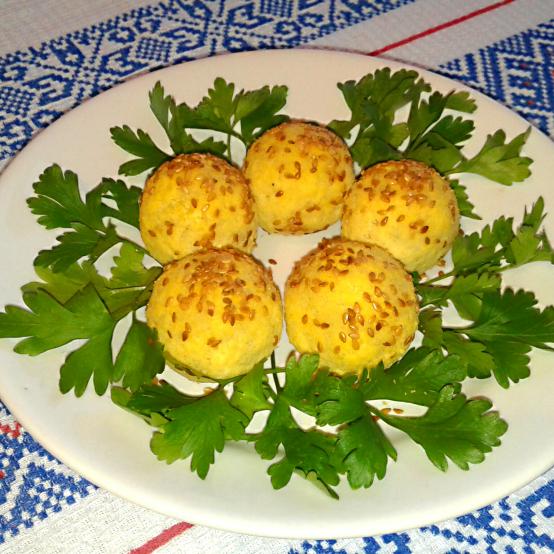 Рецепти:  Смачна оригінальна ситна закуска - салатні кульки