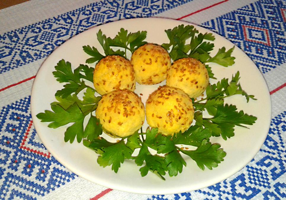 Рецепти:  Смачна оригінальна ситна закуска - салатні кульки