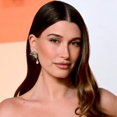 Гейлі Бібер у прозорій сукні Gucci залишила мало простору уяві