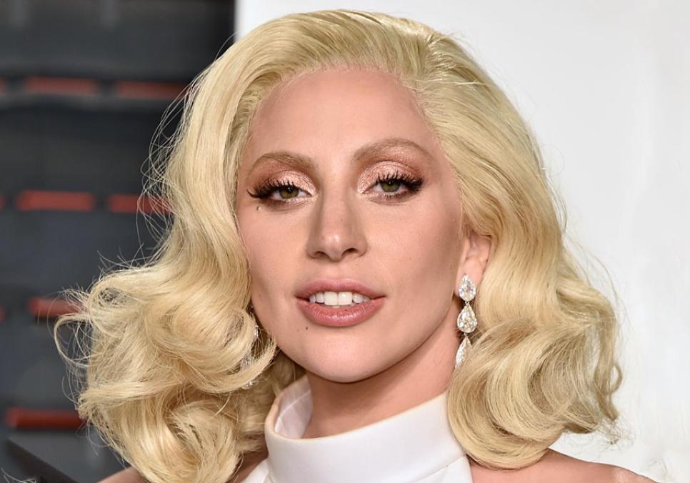 Леді Гага повертається до чорного і завершує європейський Mayhem Ball-тур у Парижі