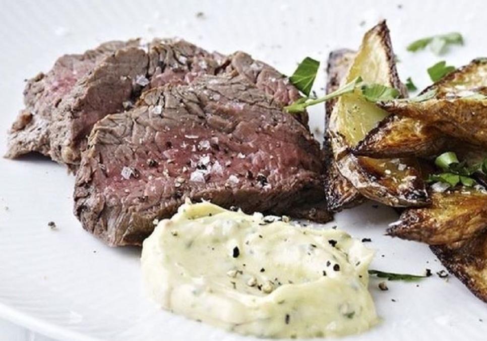 Рецепти:   Смачне дієтичне філе телятини з картоплею