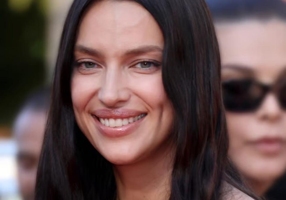 Ірина Шейк ідеально втілила тренд «Бюстгальтер-конус» у Празі