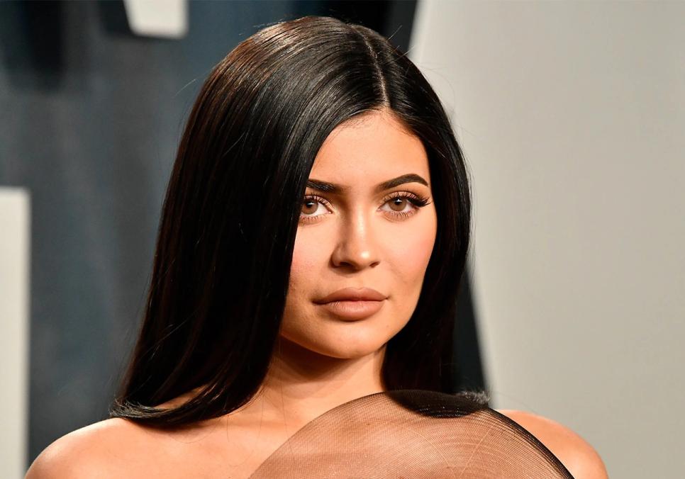 Кайлі Дженнер ігнорує чутки про розрив: магнатка краси демонструє нові образи
