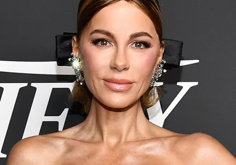 Кейт Бекінсейл у «небезпечних» чоботах на платформі та в хутряному пальті підкорила Лос-Анджелес