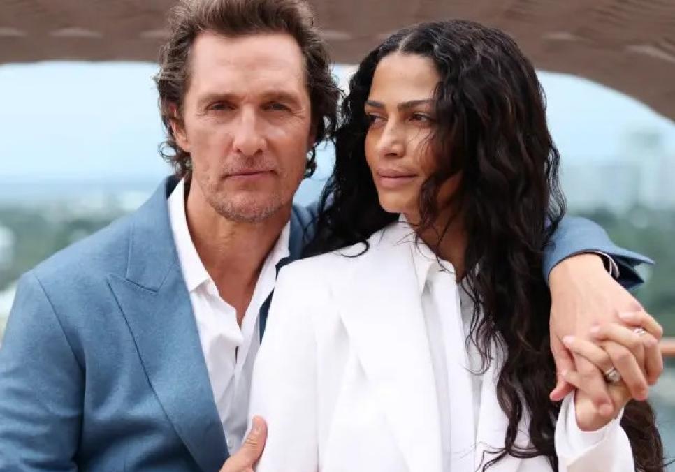 Меттью Макконагі розповів, як еротична мрія привела його до шлюбу з Камілою Алвес