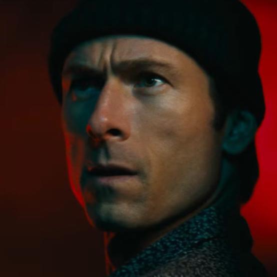 Глен Павелл хоче вбити сім родичів заради спадщини 28 мільярдів доларів