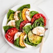 Рецепти:    Смачний легкий домашній  салат  «Капрезе»