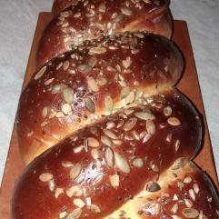 Рецепти:   Смачний ароматний домашній батон «Косичка»