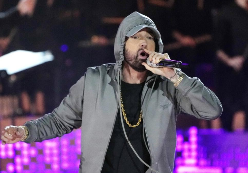 Емінем став виконавчим продюсером шоу «Детройт Лайонс» на День подяки