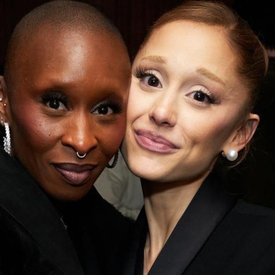 Аріана Гранде пережила напад безумного фаната, а Синтія Еріво кинулася на захист