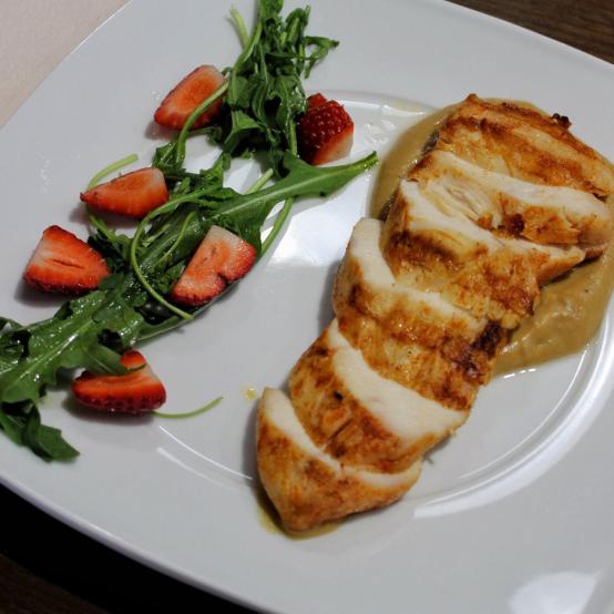 Рецепти:   Смачна апетитна пікантна курочка з бананом