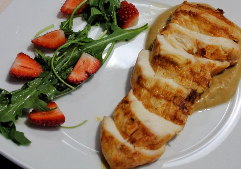 Рецепти:   Смачна апетитна пікантна курочка з бананом