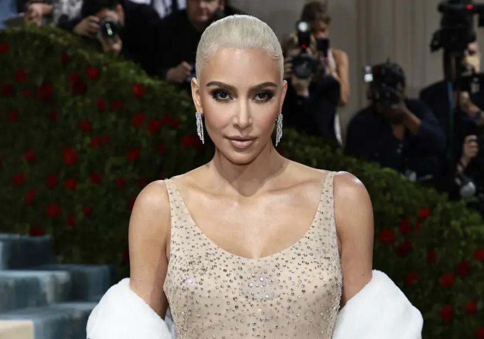 Кім Кардаш'ян шкодує про колір волосся на червоній доріжці Met Gala