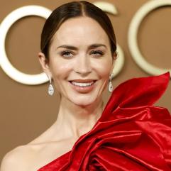 Емілі Блант і її червона сукня спричинили ажіотаж у Голлівуді