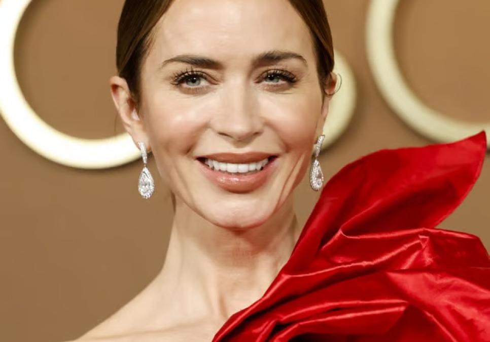 Емілі Блант і її червона сукня спричинили ажіотаж у Голлівуді