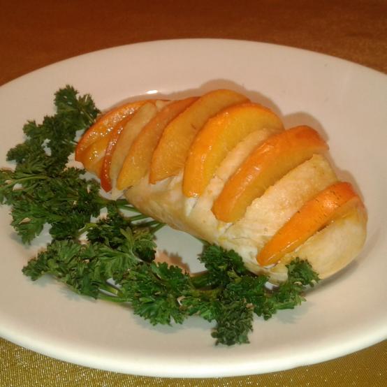 Рецепти:   Смачна пікантна куряча грудинка, запечена із хурмою