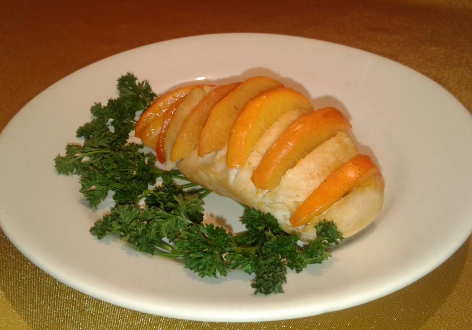 Рецепти:   Смачна пікантна куряча грудинка, запечена із хурмою