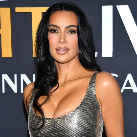 Кім Кардаш'ян під критикою за сумку Birkin зі шкіри слона на шоу Hulu