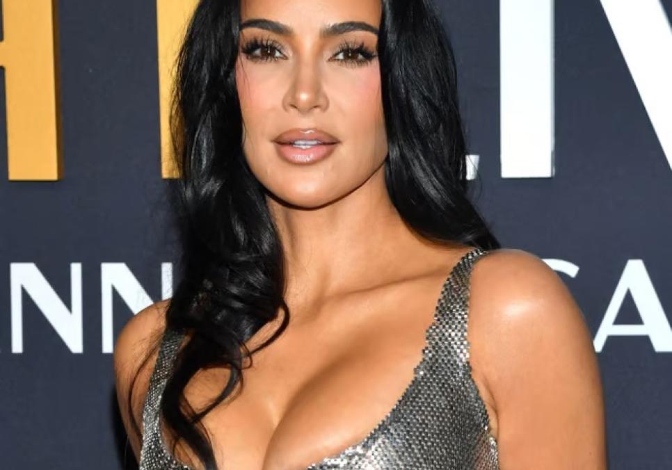 Кім Кардаш'ян під критикою за сумку Birkin зі шкіри слона на шоу Hulu