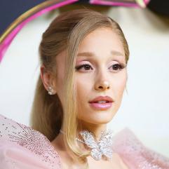 Аріана Гранде стала жертвою нападу фаната на прем'єрі фільму «Зла: Назавжди»