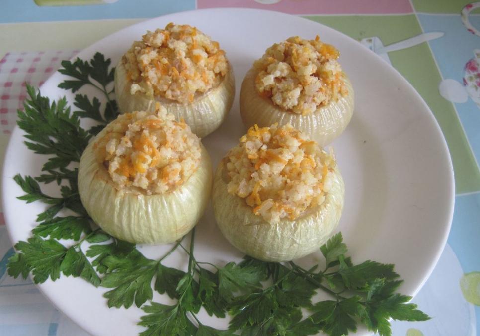 Рецепти:  Смачні цікаві фаршировані цибулеві горщики