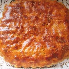 Рецепти:   Смачний домашній ситний пиріг з тунцем