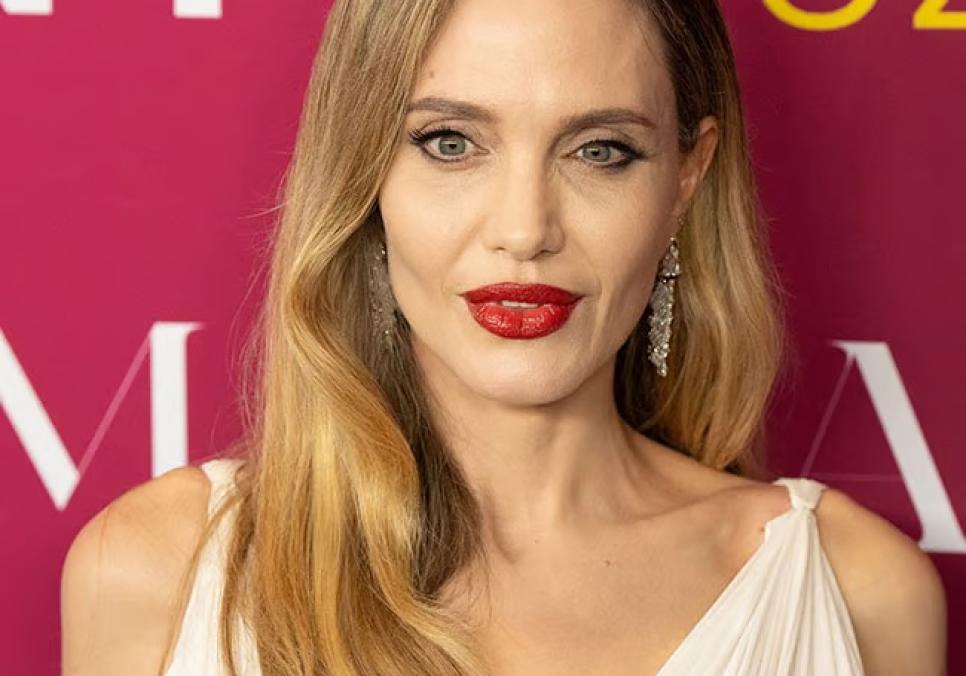 Анджеліна Джолі здійснила таємничий візит в Україну на передову