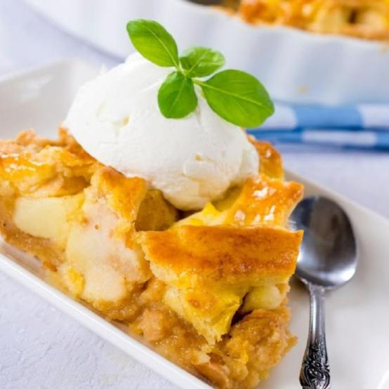 Рецепти:  Смачна ароматна домашня шарлотка з морозивом