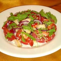 Рецепти:  Смачний ситний салатик  із руколою та курячою грудинкою