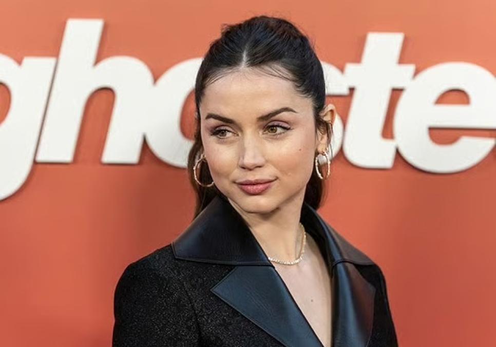 Ана де Армас насолоджується шопінгом і відновлюється після розриву