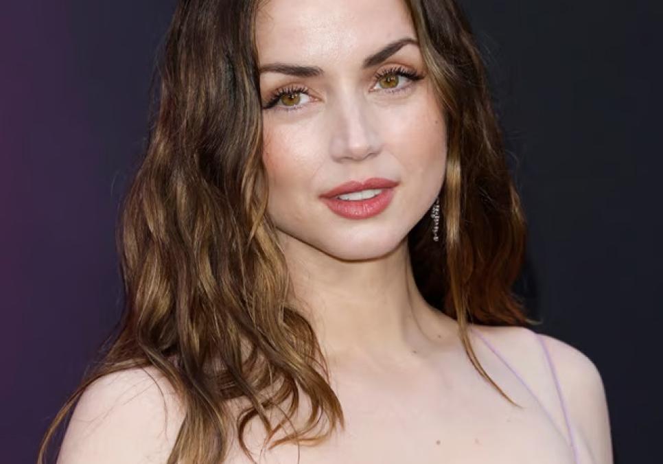 Ана де Армас після розриву стосунків із Томом Крузом зустрічалася з відомою особою