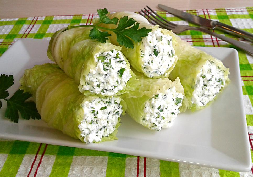 Рецепти:   Смачні ніжні сирні рулетики із зеленню