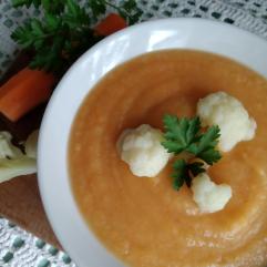Рецепти:  Смачний поживний морквяний крем-суп із цвітною капустою