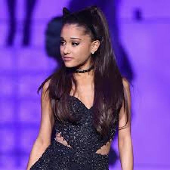 Аріана Гранде закликала фанатів уникати «небезпечних» коментарів щодо фігури