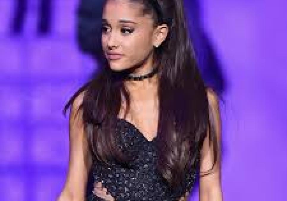 Аріана Гранде закликала фанатів уникати «небезпечних» коментарів щодо фігури