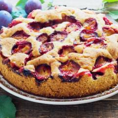 Рецепти:  Смачний домашній пиріг зі сливами «Насолода»