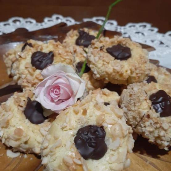 Рецепти:   Смачне домашнє тістечко з джемом та арахісом