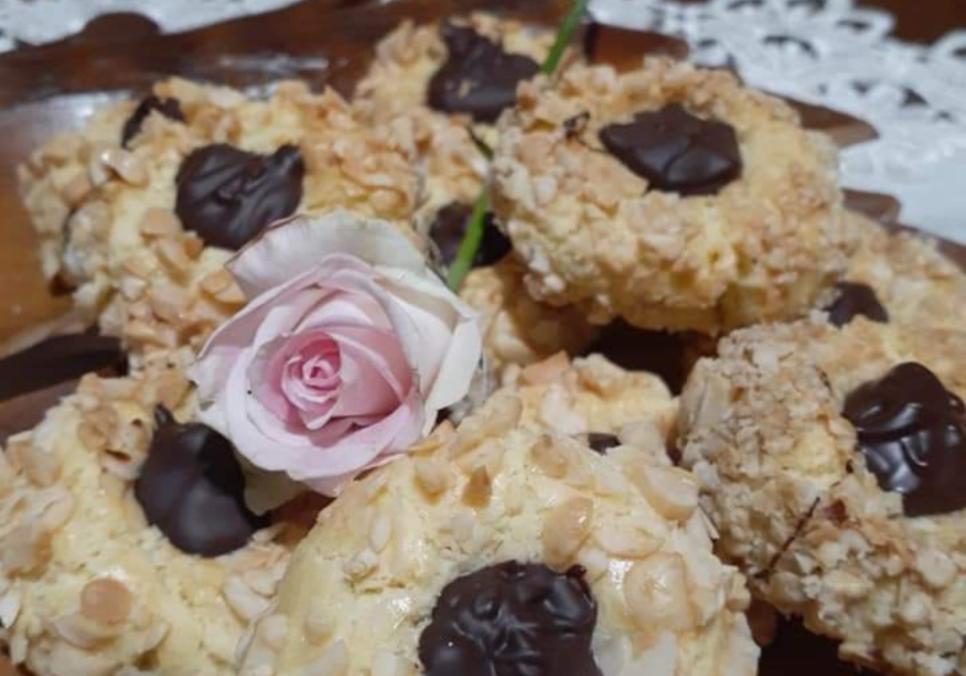 Рецепти:   Смачне домашнє тістечко з джемом та арахісом