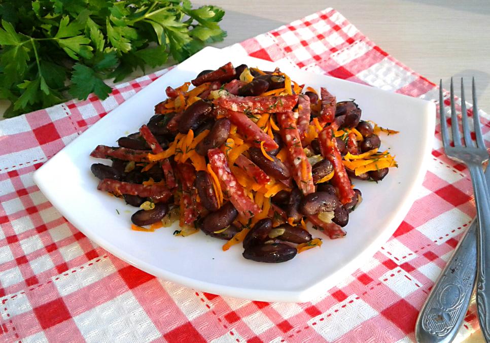 Рецепти:   Смачний домашній ситний салат з салямі