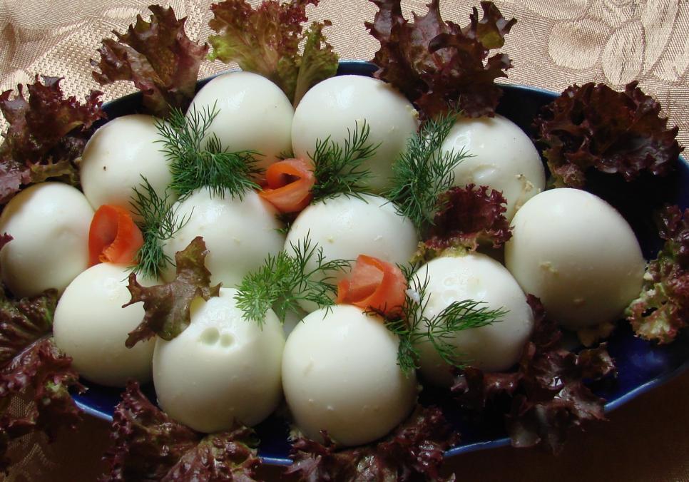 Яйця фаршировані грибами, оливками і зеленню