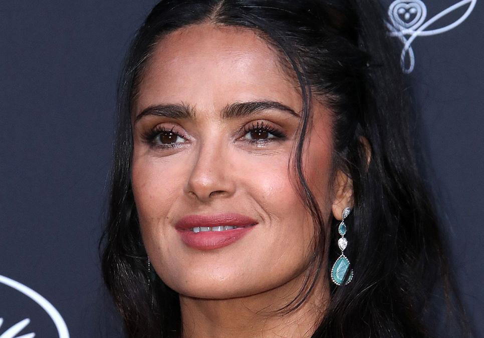 Сальма Хайєк на обкладинці Elle Mexico у приголомшливій сукні Gucci Сальма Хайєк на обкладинці Elle Mexico у приголомшливій сукні Gucci