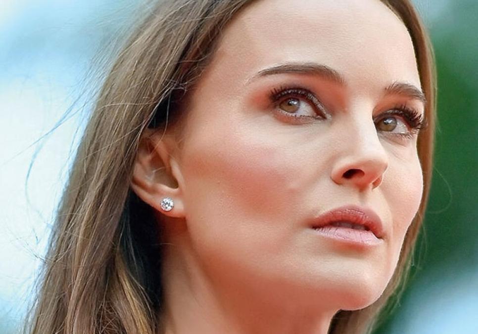 Наталі Портман на Тижні моди в Парижі Dior весна-літо 2025