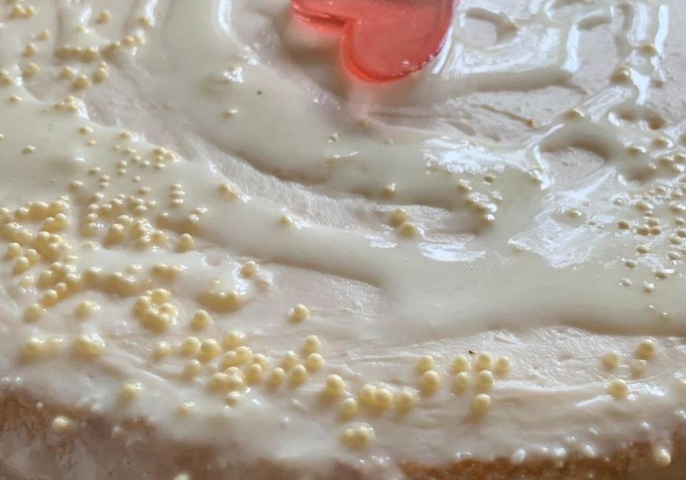 Рецепти:  Смачний домашній бісквіт із желе та сметанним кремом