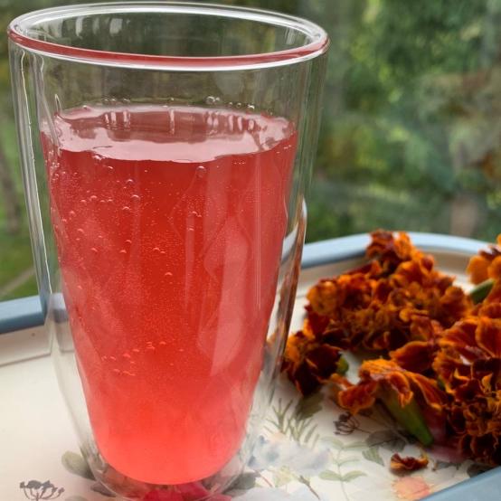 Рецепти:   Смачний домашній ароматний квас із чорнобривців