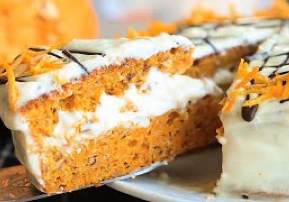 Рецепти:  Смачний домашній ніжний гарбузовий торт зі сметанним кремом Рецепти:  Смачний домашній ніжний гарбузовий торт зі сметанним кремом