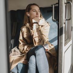 Я ПОКОХАЛА ВАС НА ЛІНІЇ ВОГНЮ Я ПОКОХАЛА ВАС НА ЛІНІЇ ВОГНЮ