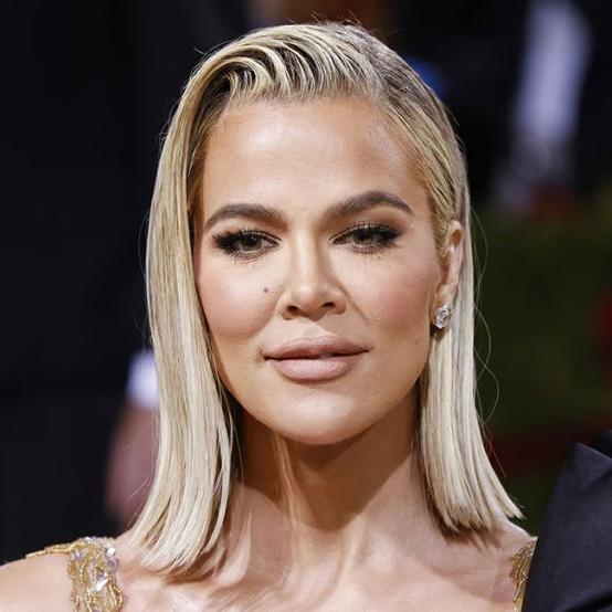 Хлої Кардаш'ян у мерехтливій мінісукні підтримала Кайлі та відповіла на критику