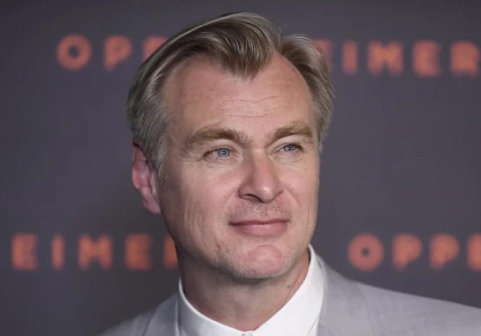 Крістофер Нолан став на захист Двейна Джонсона після касового провалу «Розбивальної машини»