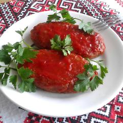 Рецепти:  Смачні пікантні гречаники з грибами під овочевим соусом