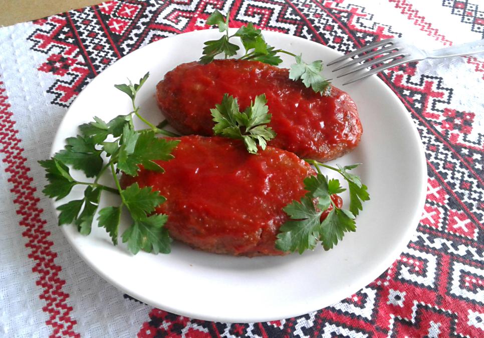 Рецепти:  Смачні пікантні гречаники з грибами під овочевим соусом